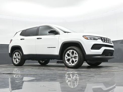 Used 2025 Jeep Compass Sport AWD/4WD image 40