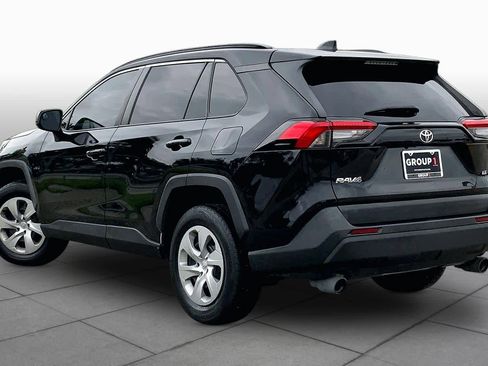 Used 2021 Toyota RAV4 LE FWD image 12