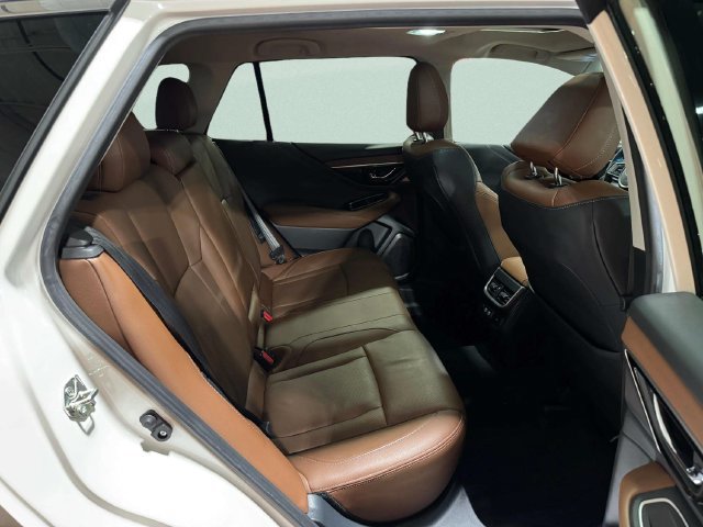 Used 2020 Subaru Outback Touring AWD/4WD image 27
