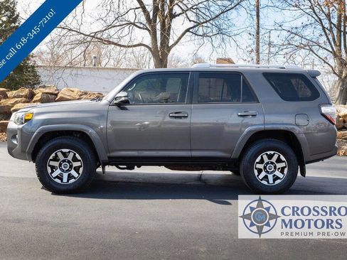 Used 2017 Toyota 4Runner SR5 Premium image 2