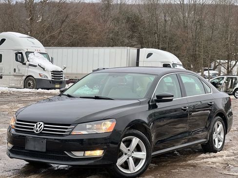 Used 2015 Volkswagen Passat 1.8T Limited Edition FWD image 2