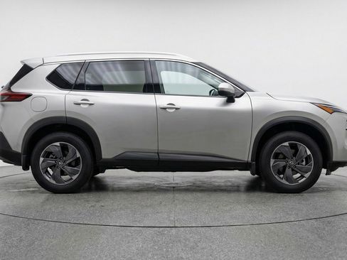 Used 2025 Nissan Rogue SV image 9