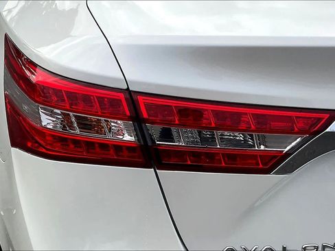 Used 2015 Toyota Avalon XLE image 29