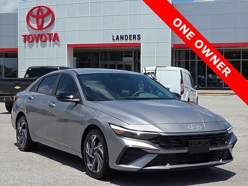 Used 2025 Hyundai Elantra Sport FWD image 1