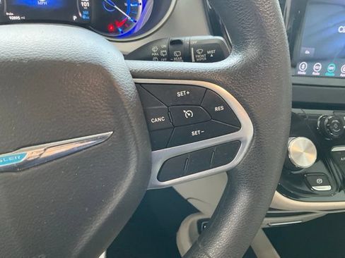 Used 2018 Chrysler Pacifica Touring Plus FWD image 10