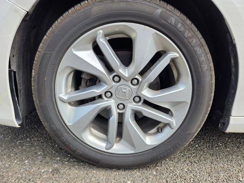 Used 2018 Honda Accord LX image 9