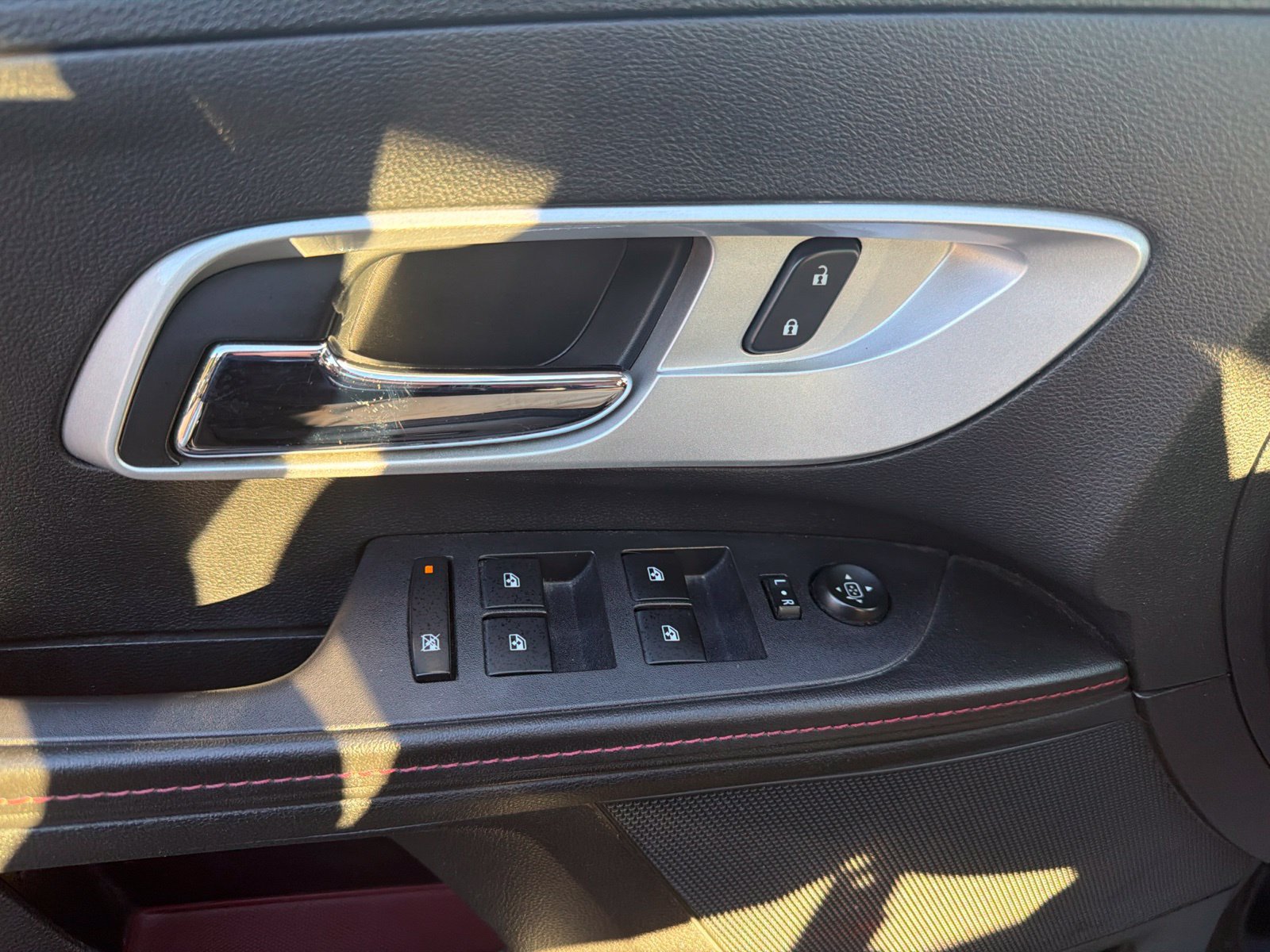 Used 2015 Chevrolet Equinox LT w/ Driver Convenience Package FWD image 20