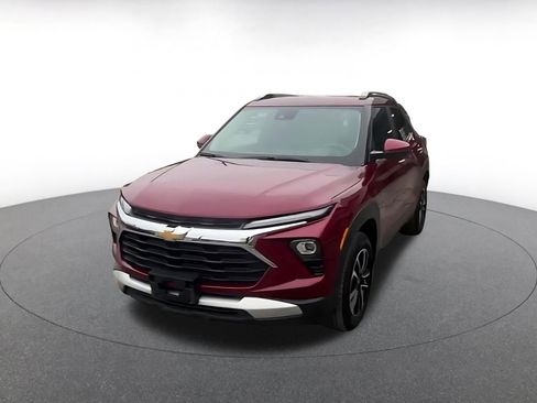 Used 2025 Chevrolet TrailBlazer LT w/ Driver Confidence Package image 6