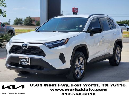 Used 2025 Toyota RAV4 LE AWD/4WD image 3