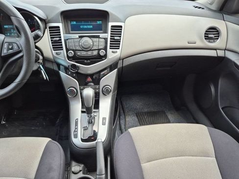 Used 2014 Chevrolet Cruze LS FWD image 16