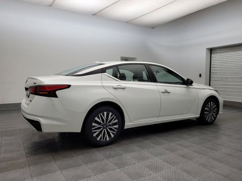 Used 2024 Nissan Altima 2.5 SV image 10