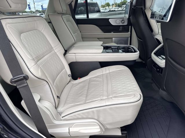Used 2022 Lincoln Navigator Black Label AWD/4WD image 13