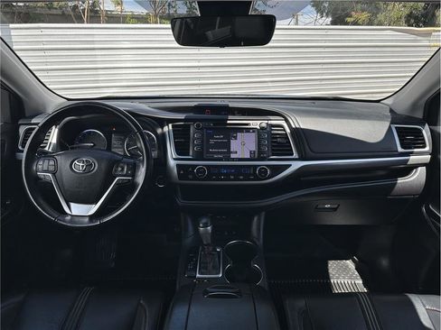 Used 2019 Toyota Highlander SE w/ Nightshade Edition AWD/4WD image 20