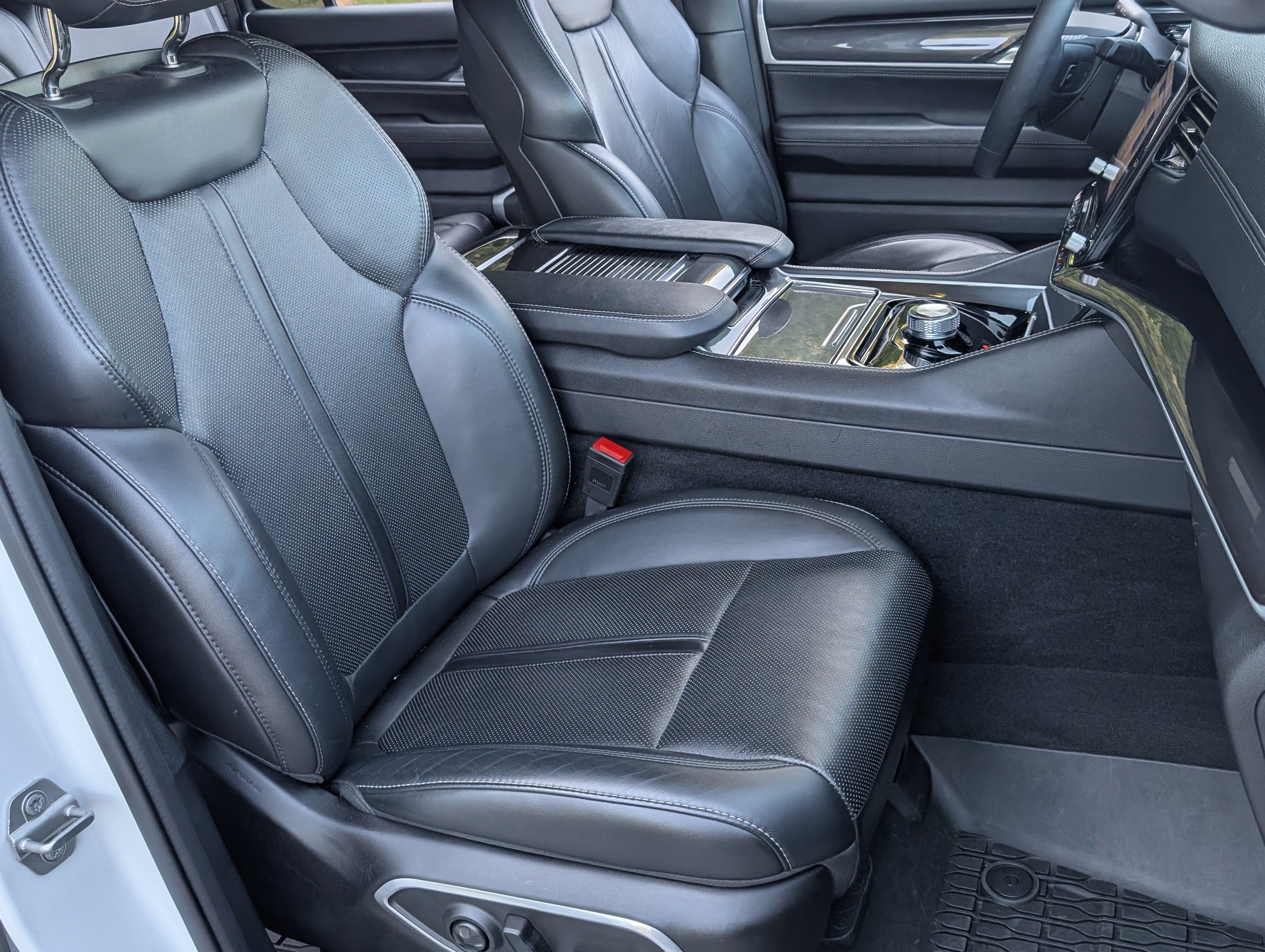 Used 2024 Jeep Wagoneer L 2WD image 25