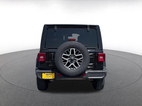Used 2025 Jeep Wrangler Unlimited Sahara AWD/4WD image 10