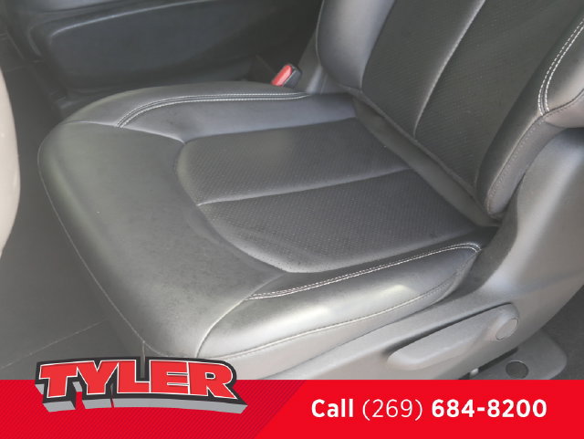 Used 2024 Chrysler Pacifica Limited FWD image 41