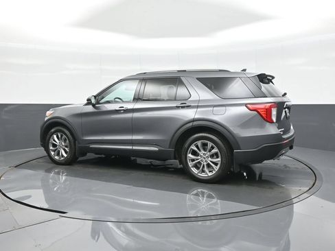 Used 2022 Ford Explorer Limited w/ Equipment Group 301A AWD/4WD image 5