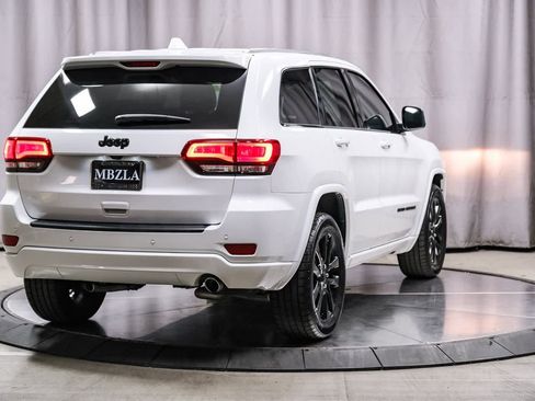Used 2020 Jeep Grand Cherokee Altitude image 4