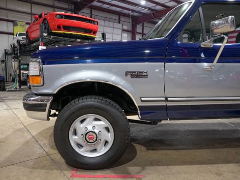 Used 1994 Ford F250 XLT image 3