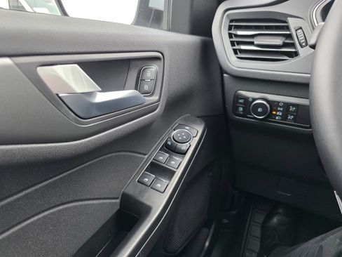 New 2026 Ford Escape SE w/ Class II Trailer Tow Package image 18