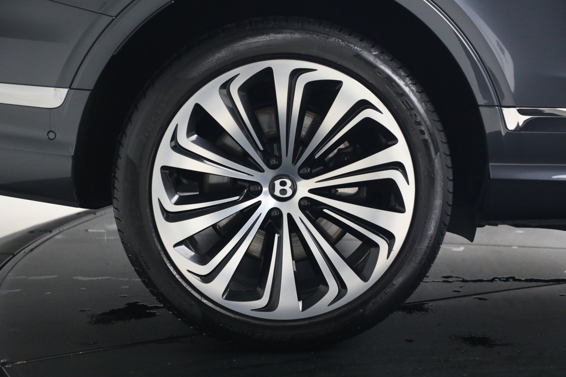 Certified 2026 Bentley Bentayga Extended Wheelbase AWD/4WD image 16