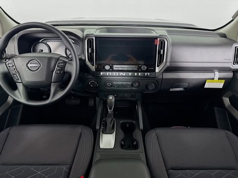 Used 2025 Nissan Frontier SV image 25