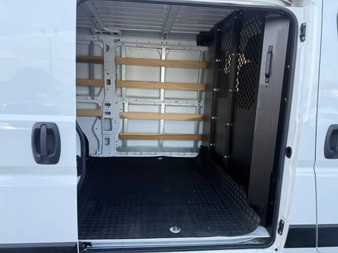 Used 2025 RAM ProMaster 2500 w/ U-Haul Equipment Group FWD image 19