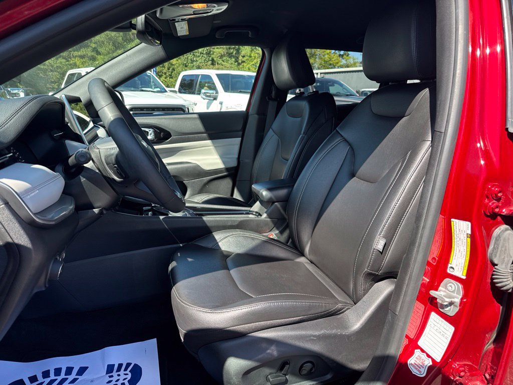 Used 2025 Jeep Compass Limited AWD/4WD image 9