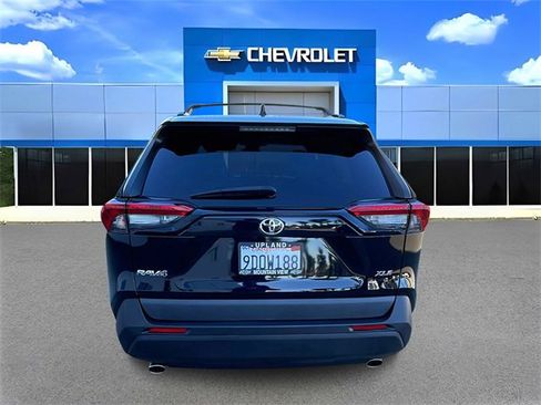 Used 2022 Toyota RAV4 XLE Premium image 4