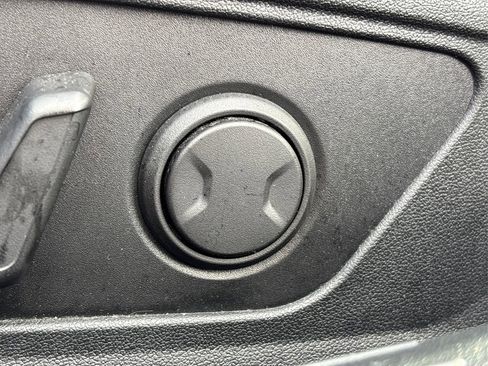 Certified 2023 Hyundai Elantra Limited w/ Preferred Accessory Package image 24