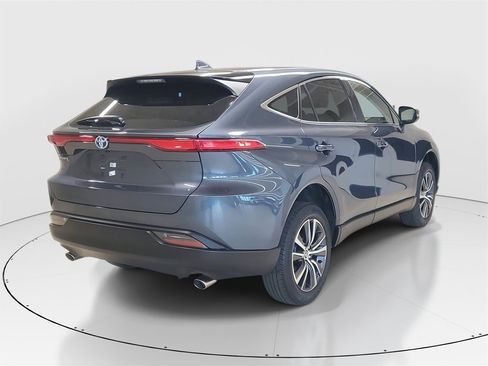 Used 2023 Toyota Venza LE image 7