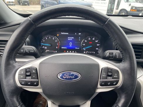 Used 2022 Ford Explorer XLT w/ Equipment Group 202A AWD/4WD image 28