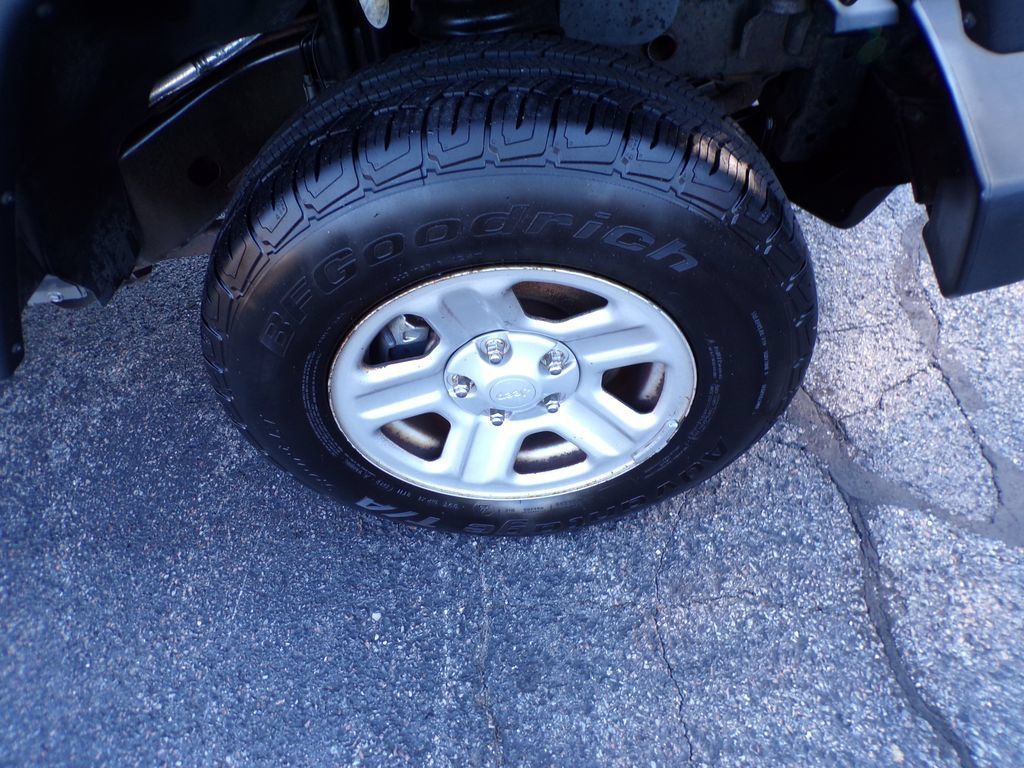 Used 2013 Jeep Wrangler Sport AWD/4WD image 5