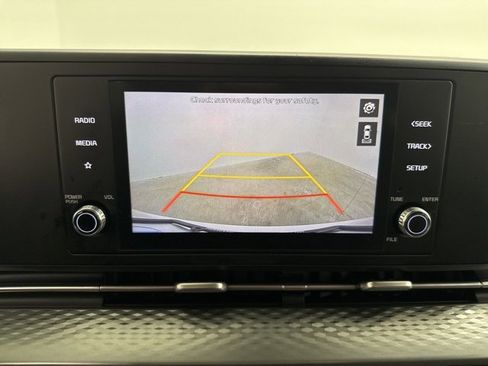 Used 2022 Kia Carnival LX image 25