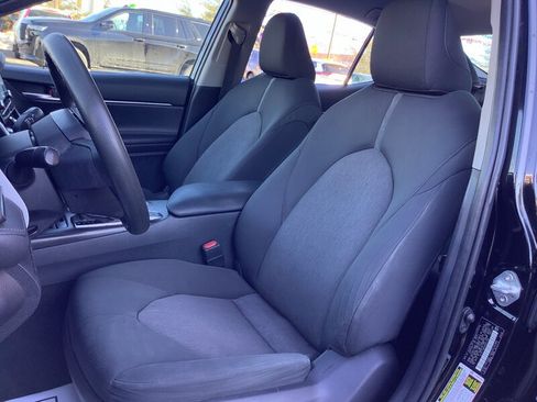 Used 2022 Toyota Camry LE FWD image 13