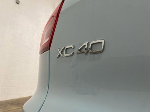 Used 2025 Volvo XC40 B5 Plus image 96