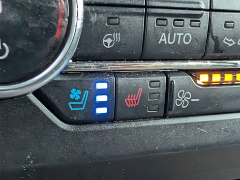 Used 2021 Ford Expedition Max Limited image 27