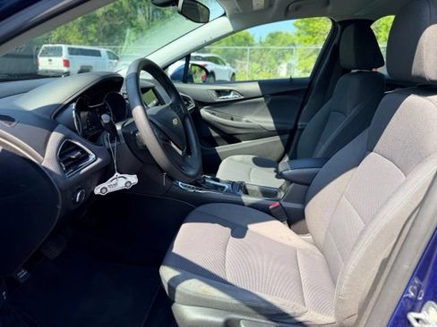 Used 2019 Chevrolet Cruze LT FWD image 5