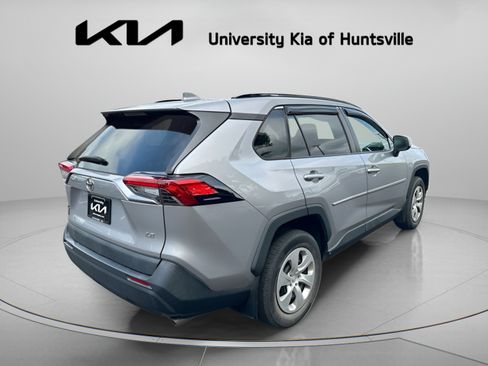 Used 2019 Toyota RAV4 LE FWD image 8