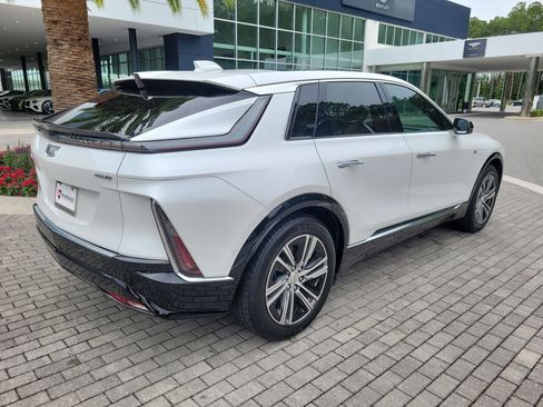 Used 2024 Cadillac Lyriq Luxury RWD image 8