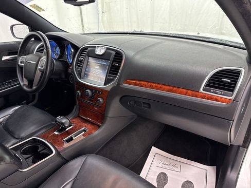 Used 2014 Chrysler 300 image 10