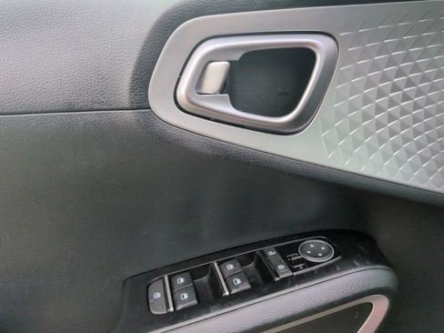 Used 2021 Kia Soul LX FWD image 14