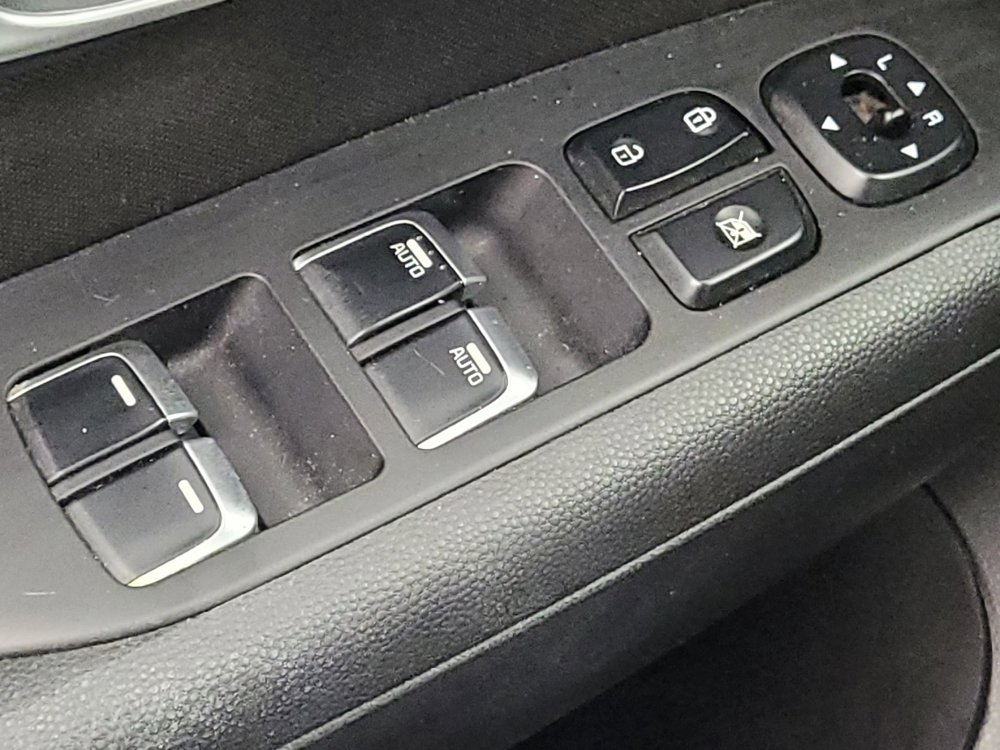 Used 2019 Kia Soul + FWD image 27