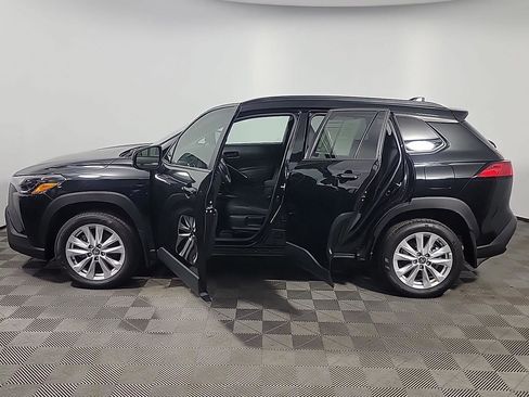 Used 2024 Toyota Corolla Cross LE image 15