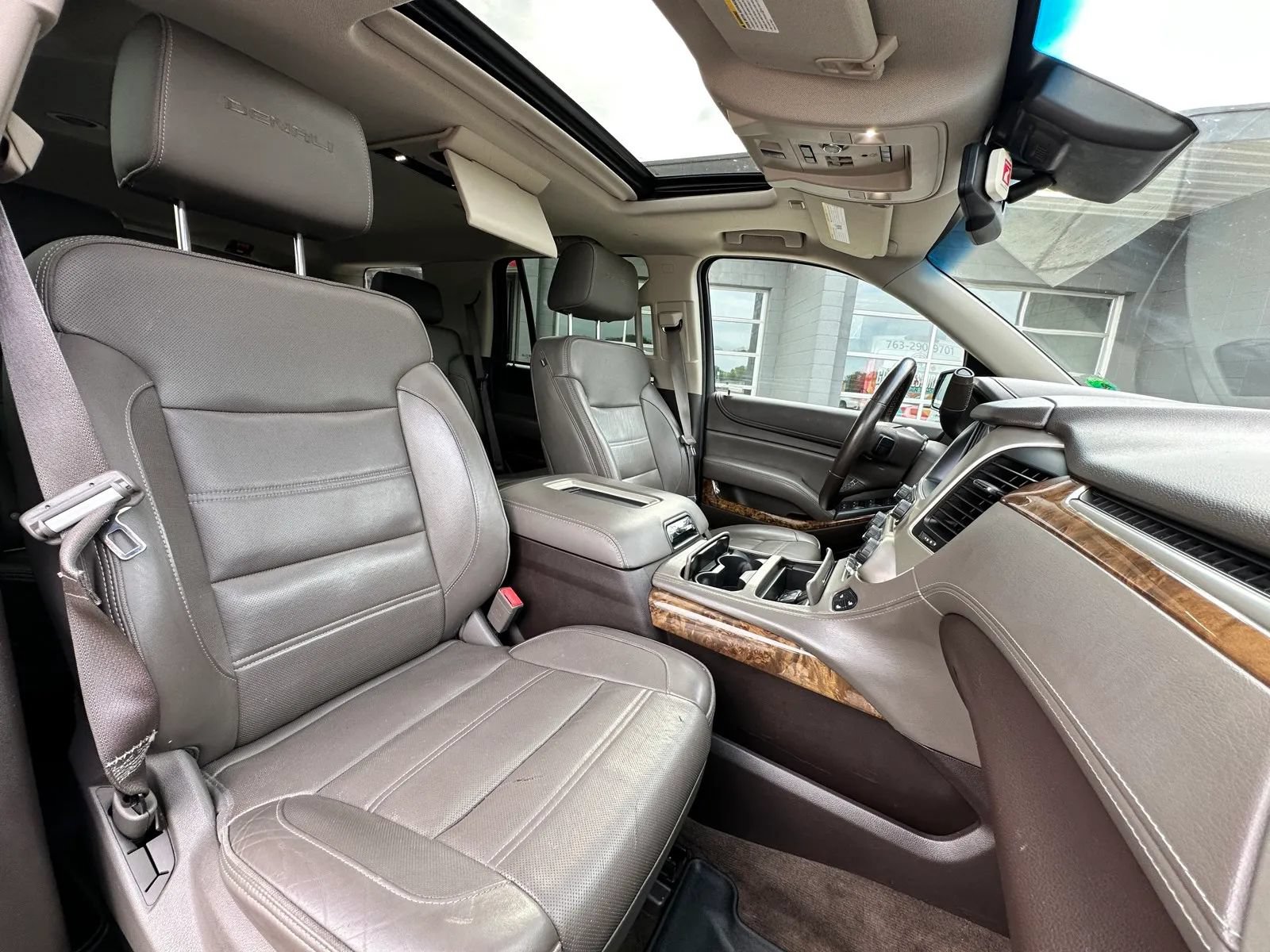 Used 2015 GMC Yukon Denali w/ Touring Package AWD/4WD image 25