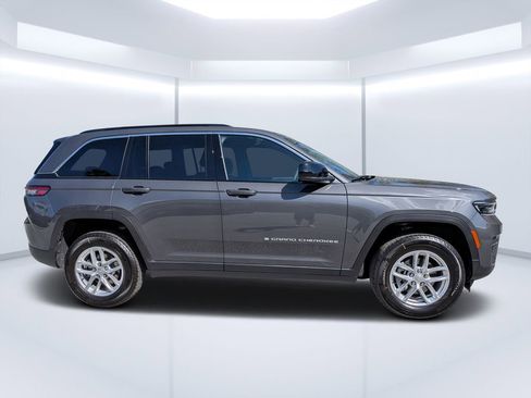 New 2026 Jeep Grand Cherokee Laredo image 2