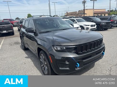 Used 2023 Jeep Grand Cherokee Overland w/ Luxury Tech Group IV AWD/4WD image 4