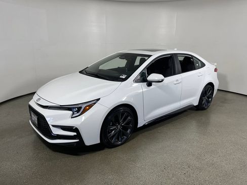 Certified 2025 Toyota Corolla SE FWD image 7