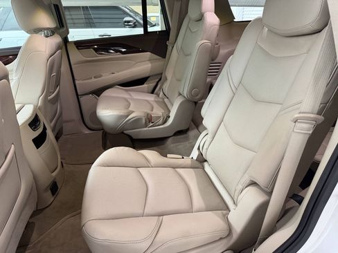 Used 2016 Cadillac Escalade Luxury AWD/4WD image 12