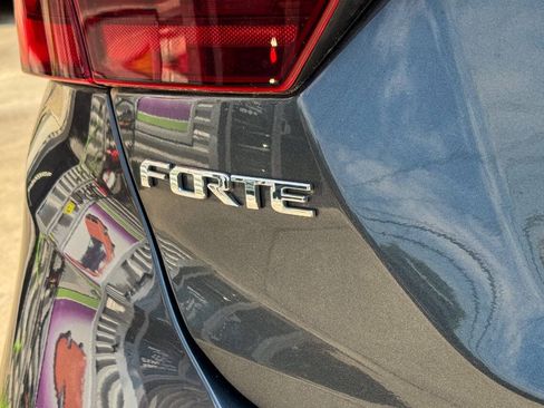 Used 2019 Kia Forte LXS FWD image 13